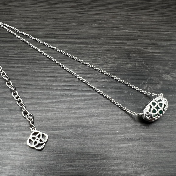 Kendra Scott Elisa Silver Pendant Necklace in Emerald Cat's Eye - Picture 5 of 5